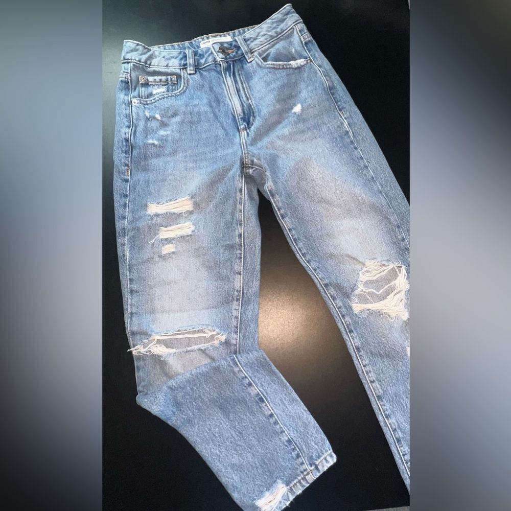 Garage Denim Light Blue Wash Distressed Mom jeans Size 25 EUC